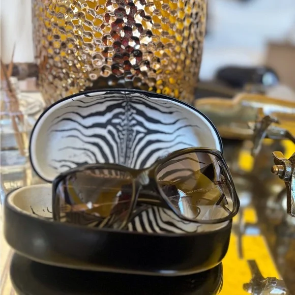 Gucci Sunglasses GG 2902/S Oversized Sunglasses - Picture 6 of 11